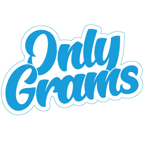 Das OnlyGrams Logo ist blau und leicht schräg auf einem weißen Hintergrund dargestellt. 